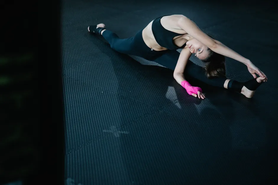 Detail Athlete Stretching Gym Moody Lighting Number 7