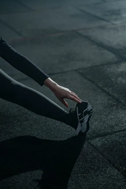 Detail Athlete Stretching Gym Moody Lighting Number 10