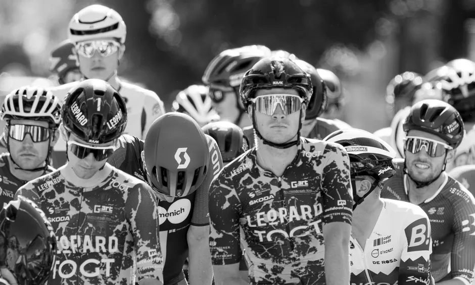 Detail Bike Helmet And Sunglasses Flat Lay Number 12