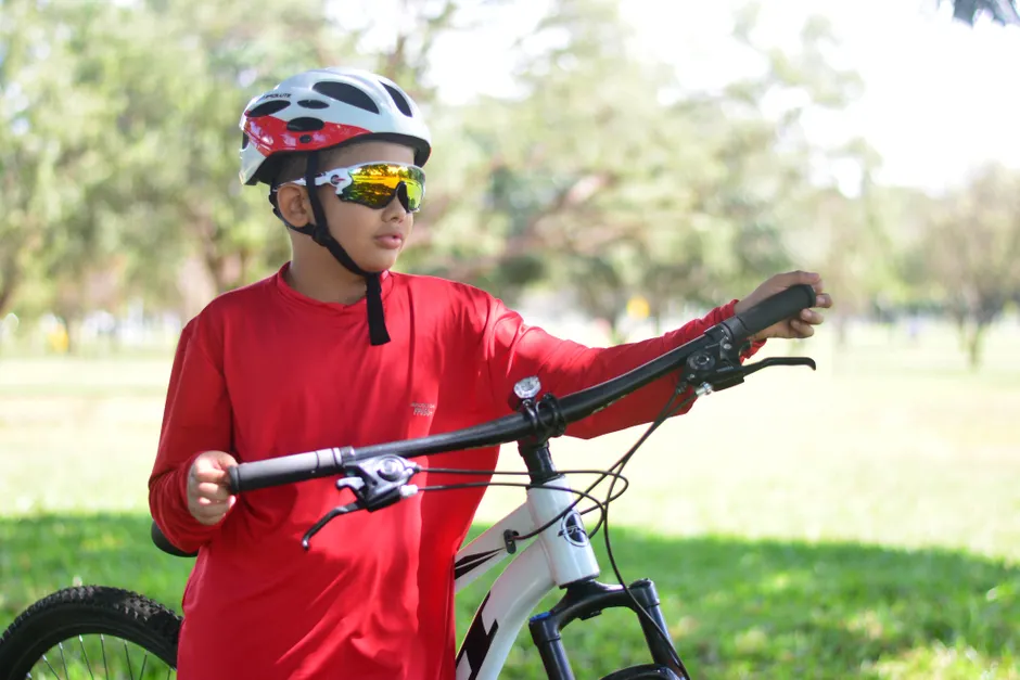 Detail Bike Helmet And Sunglasses Flat Lay Number 14