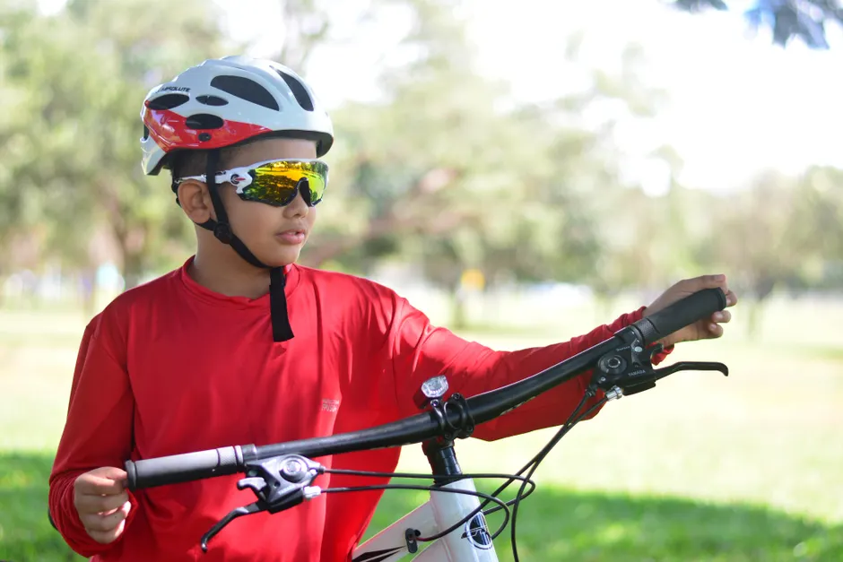 Detail Bike Helmet And Sunglasses Flat Lay Number 3