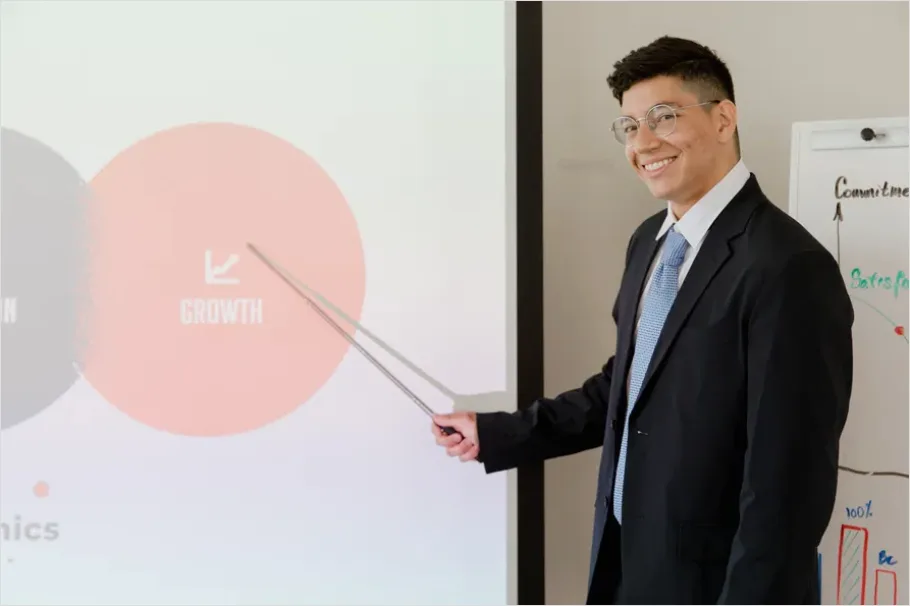 Detail Businessman Giving Presentation Conference Number 12
