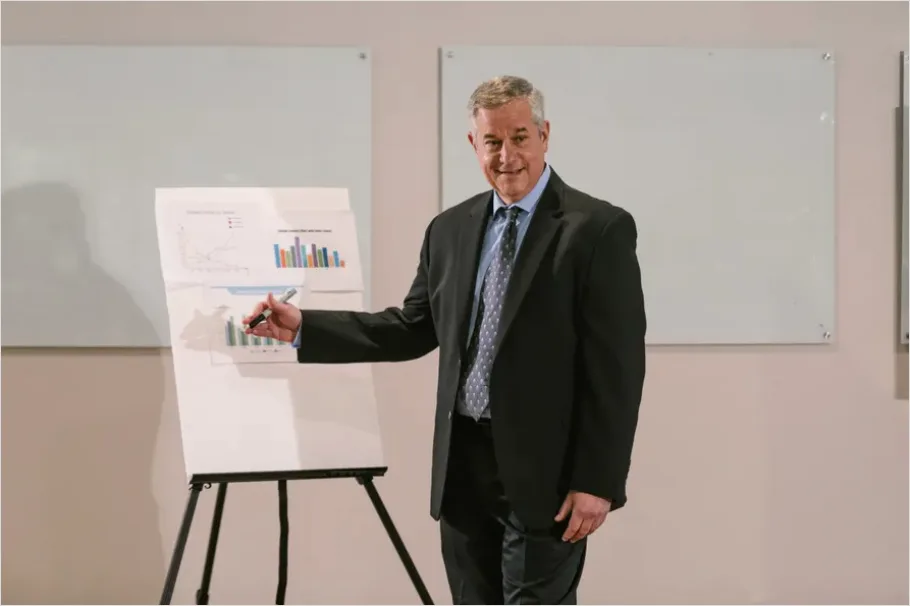 Detail Businessman Giving Presentation Conference Number 4