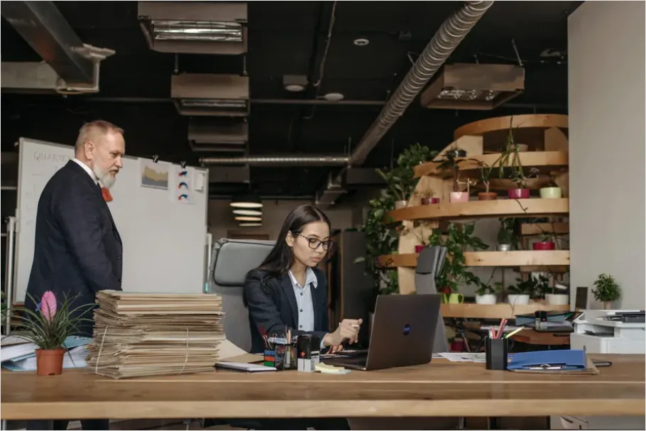 Detail Colleagues Working In Modern Office Number 15