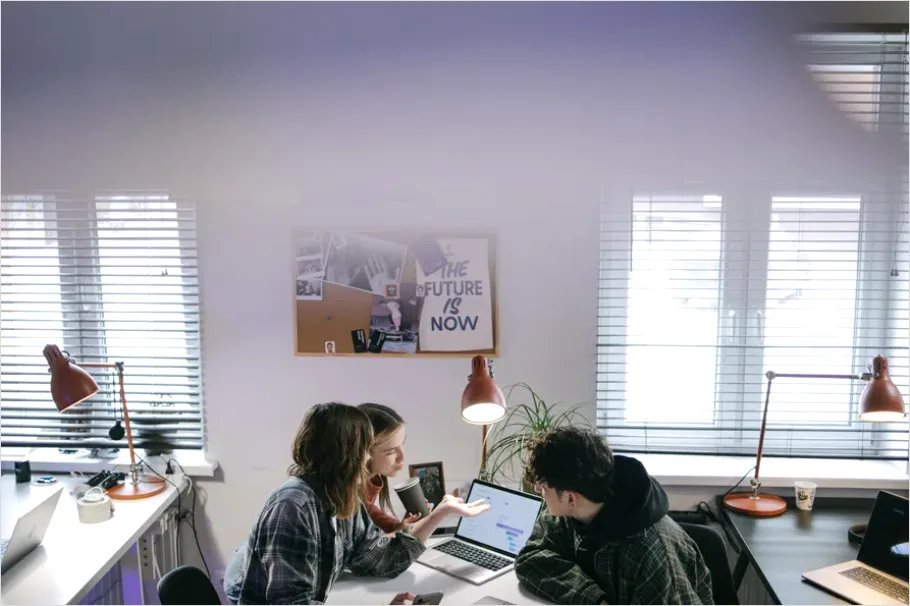 Detail Colleagues Working In Modern Office Number 4