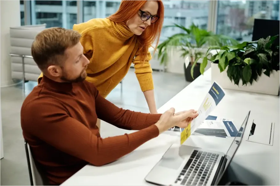Detail Colleagues Working In Modern Office Number 5