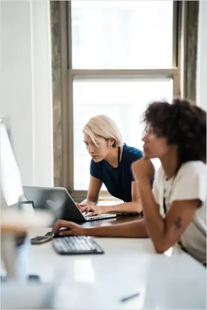 Detail Colleagues Working In Modern Office Number 6