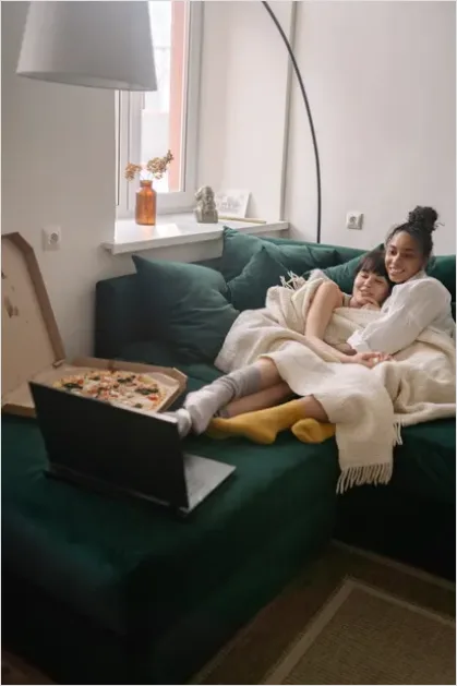 Detail Couple Watching Movie On Couch Number 16