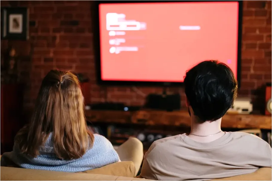 Detail Couple Watching Movie On Couch Number 4