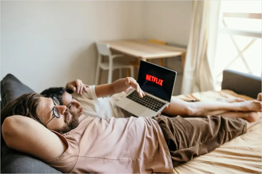 Detail Couple Watching Movie On Couch Number 9