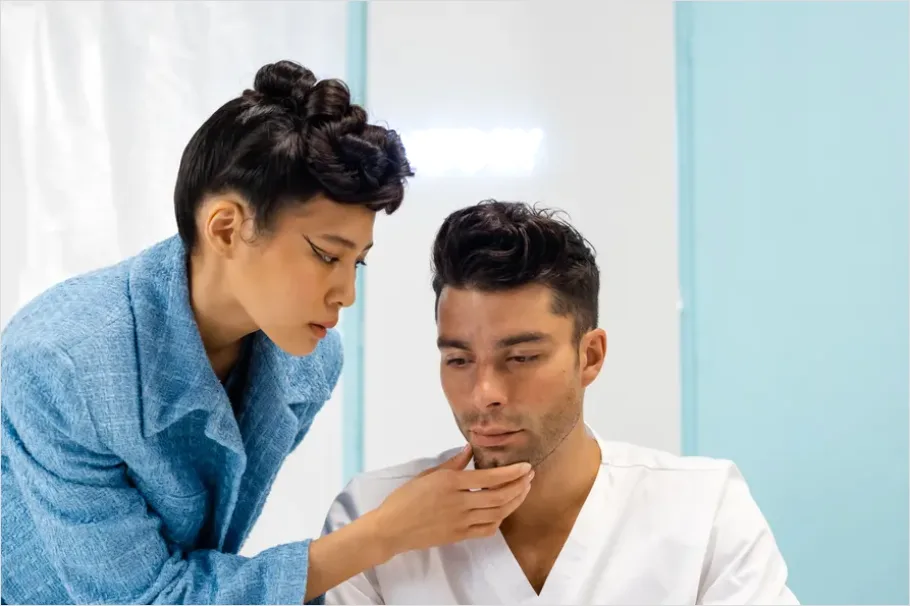 Detail Doctor And Patient Consultation Clinic Number 15