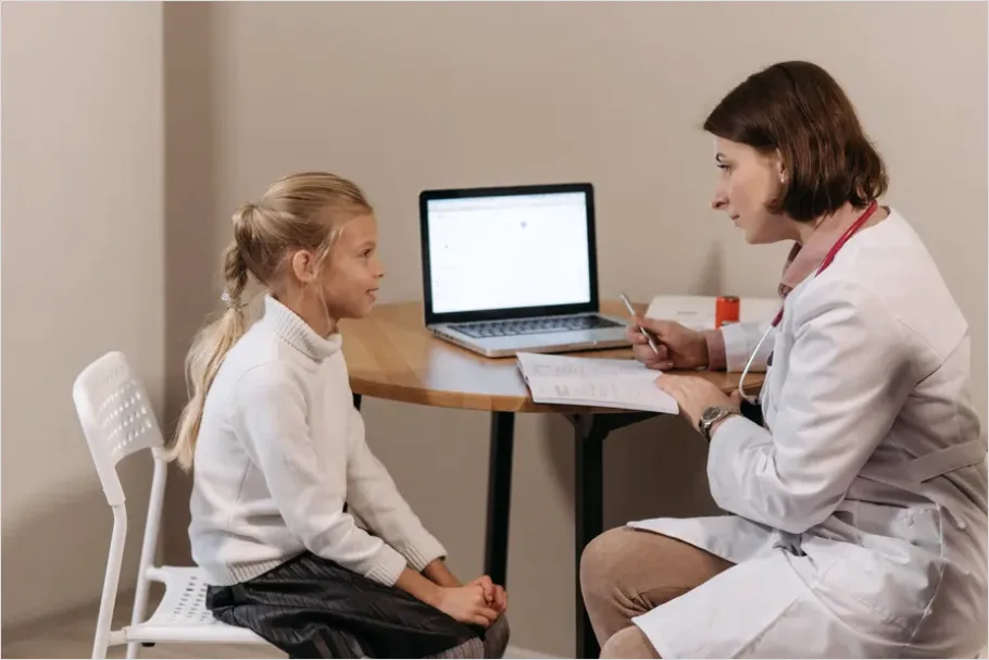 Detail Doctor And Patient Consultation Clinic Number 10