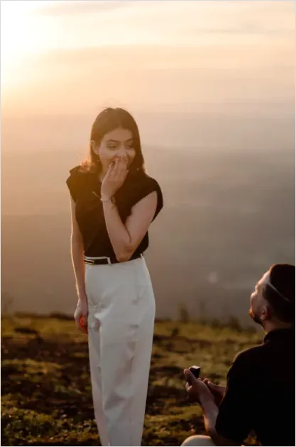 Engagement Proposal Reaction Surprise Moment D9ab