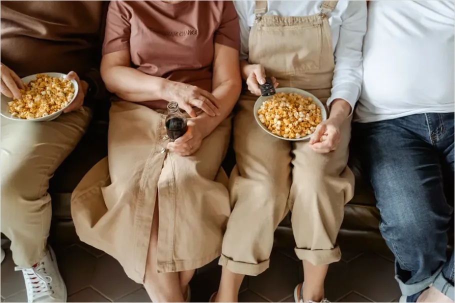 Detail Family Movie Night Couch Popcorn Number 13