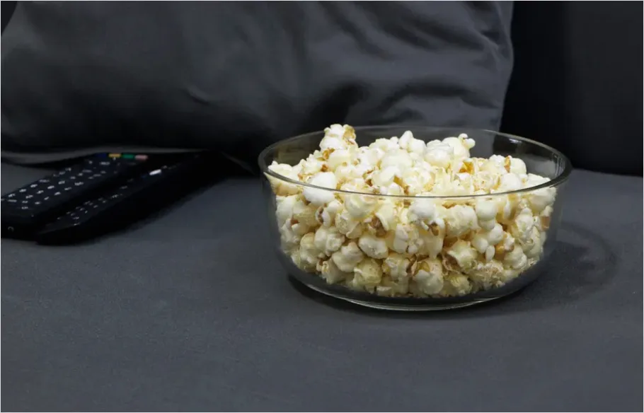 Detail Family Movie Night Couch Popcorn Number 3