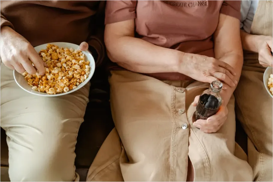 Detail Family Movie Night Couch Popcorn Number 8