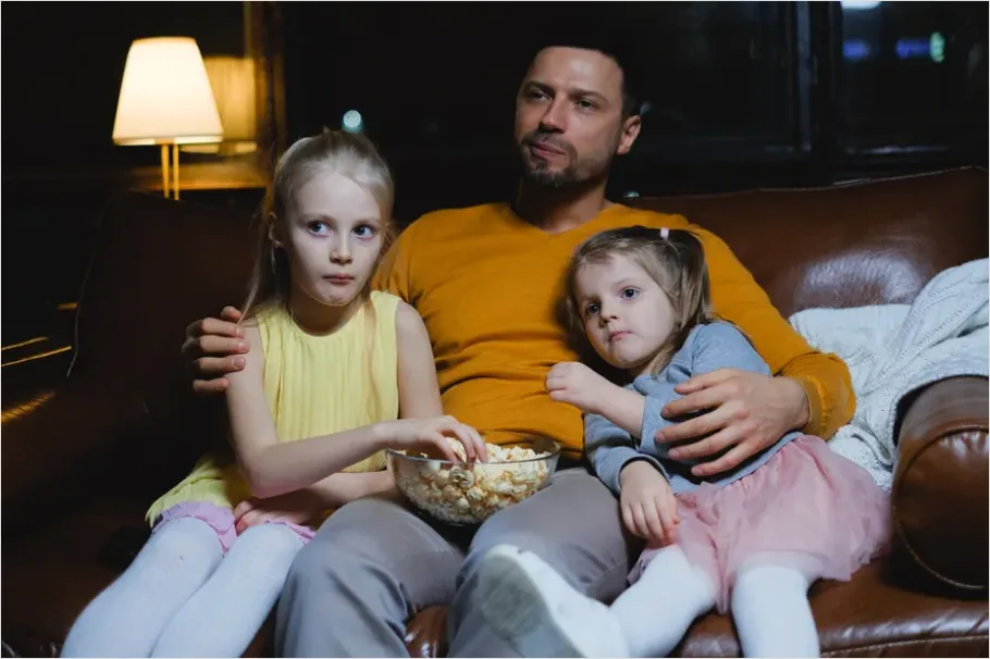Detail Family Movie Night Couch Popcorn Number 9