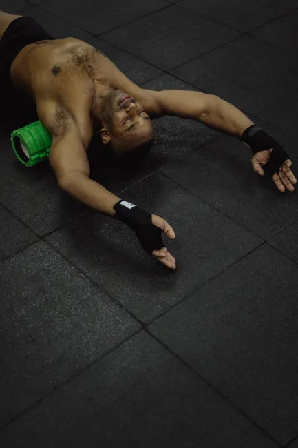 Detail Foam Rolling Back And Shoulders Number 2