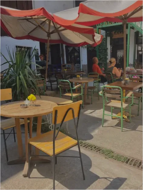 Detail Friends Eating Brunch Outdoor Patio Number 12