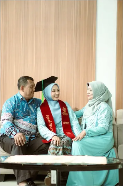 Detail Graduation Family Hugging Proud Moment Number 12