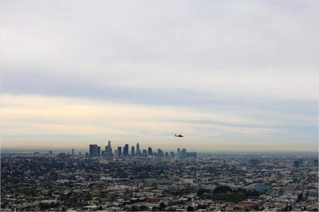 Detail Helicopter Tour City Skyline Aerial Number 4