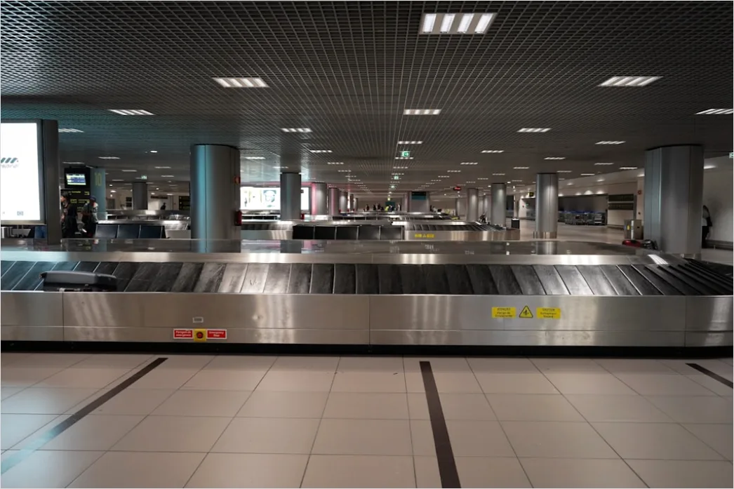 Detail Luggage Carousel Airport Baggage Claim Number 4