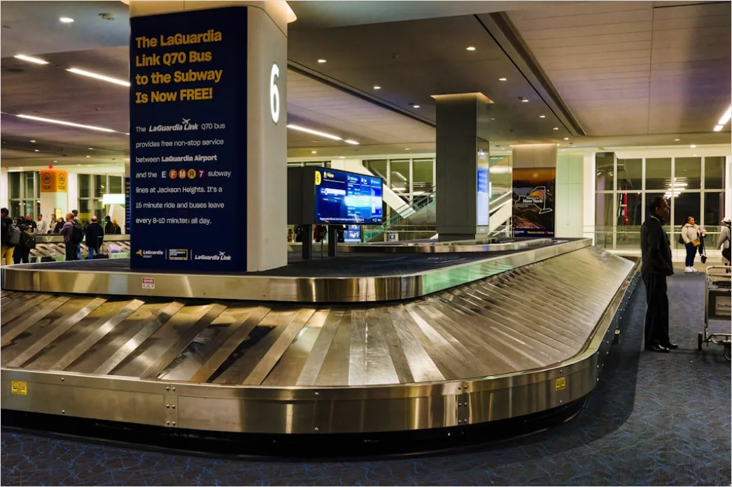 Detail Luggage Carousel Airport Baggage Claim Number 10