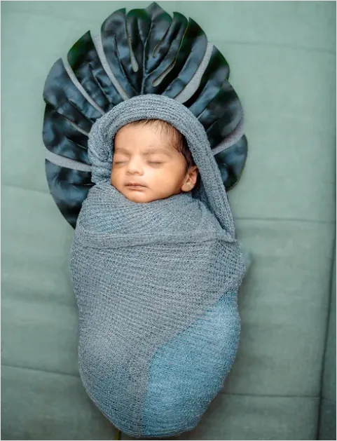 Detail Newborn Baby Wrapped Blanket Studio Number 11