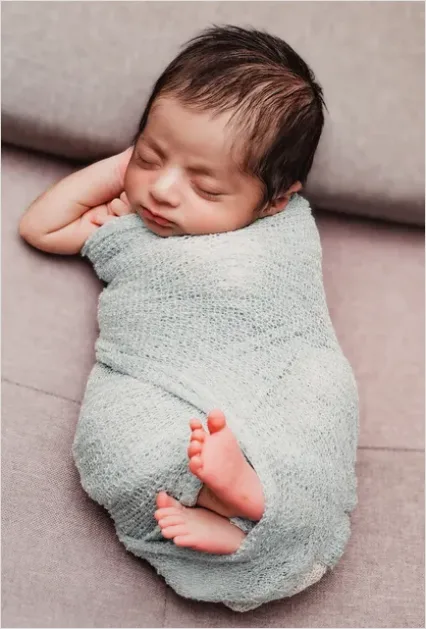 Detail Newborn Baby Wrapped Blanket Studio Number 5