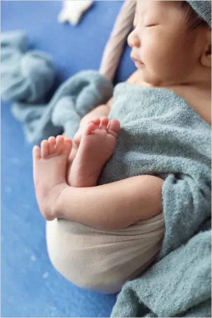 Detail Newborn Baby Wrapped Blanket Studio Number 10