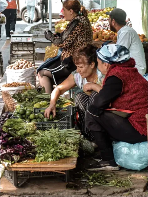 Detail People At Farmers Market Shopping Number 4