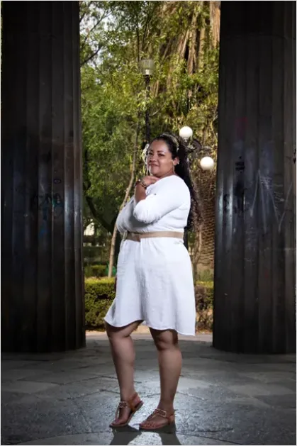 Detail Plus Size Woman Fashion Portrait Number 11
