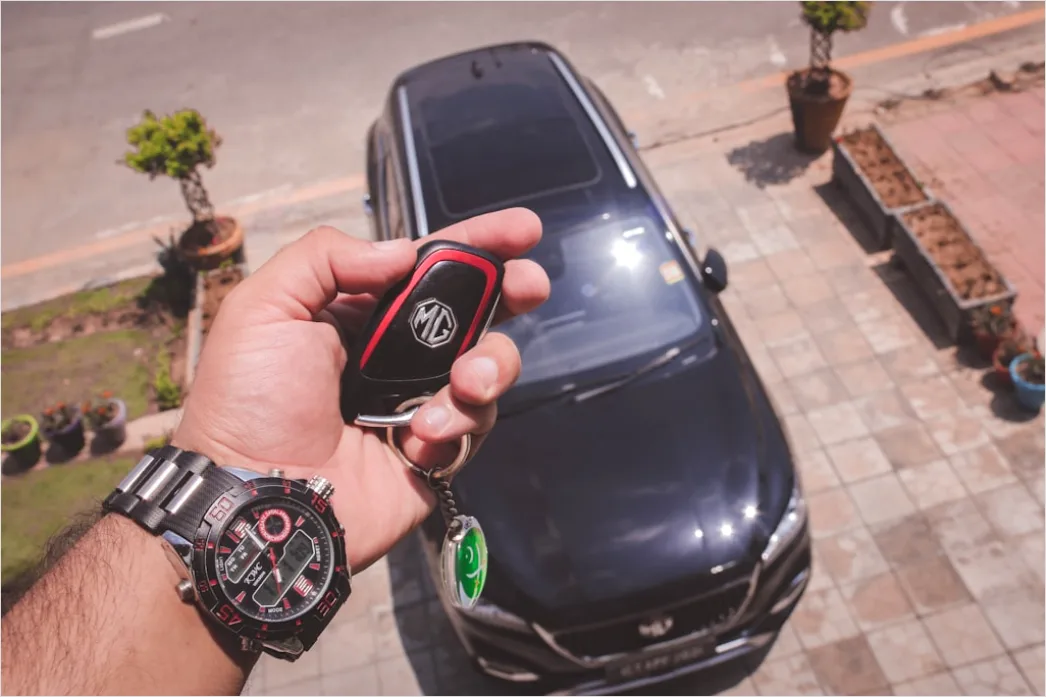Detail Rental Car Keys Hand Close Up Number 15