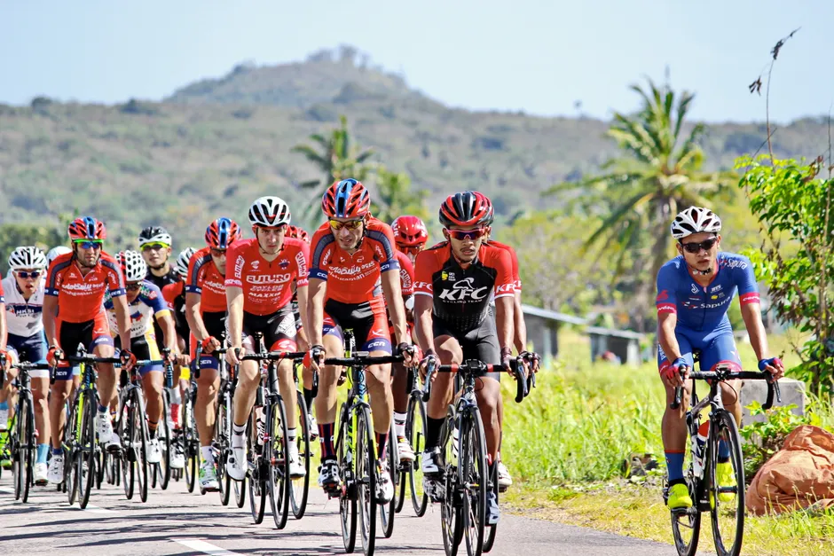 Detail Road Cycling Group Ride Peloton Number 5