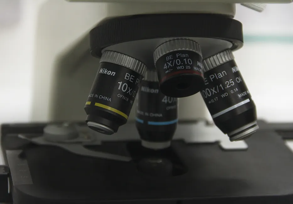 Detail Science Lab Microscope Close Up Objective Lens Number 4