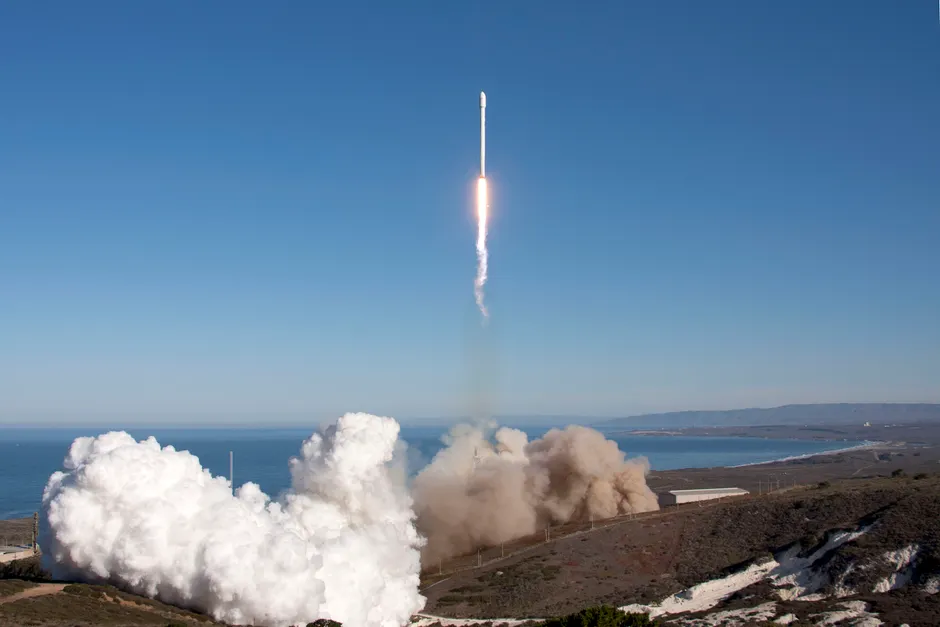 Detail Space Rocket Launch Plume Dramatic Sky Number 3