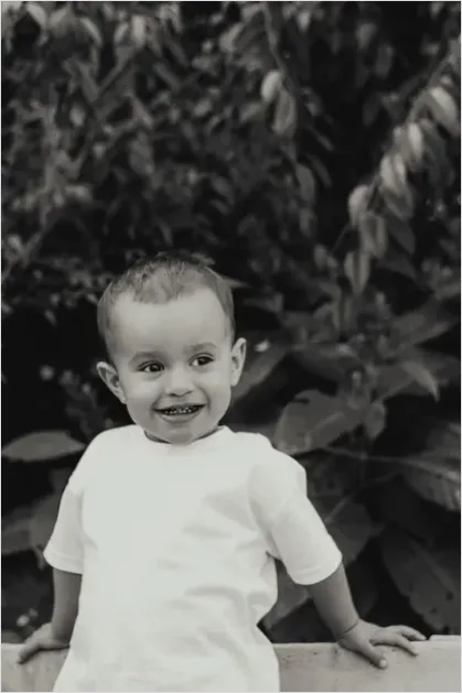 Toddler Smiling Portrait Outdoors Be67