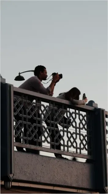 Detail Tourist Taking Photo City Landmark Number 16