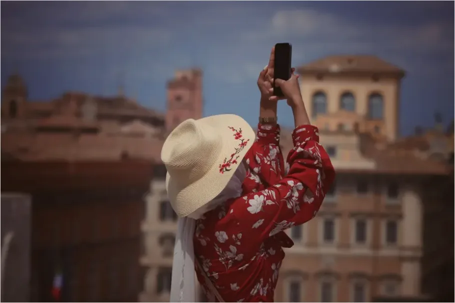 Detail Tourist Taking Photo City Landmark Number 5