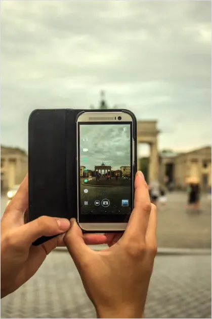 Detail Tourist Taking Photo City Landmark Number 9