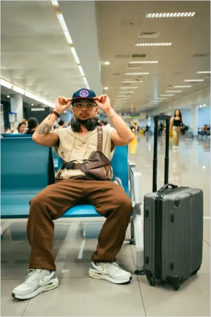 Detail Travel Portrait Man With Suitcase Airport Number 3