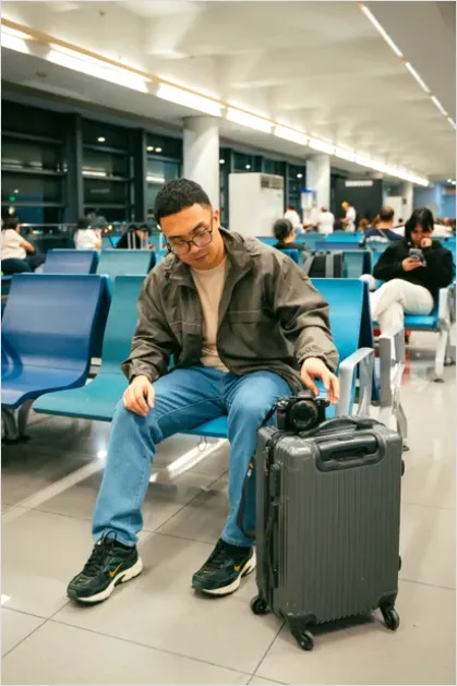 Detail Travel Portrait Man With Suitcase Airport Number 7