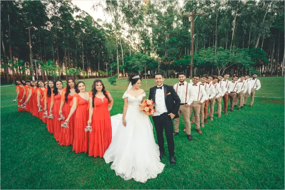 Wedding Party Group Photo Outdoors E07d