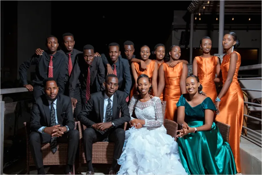 Detail Wedding Party Group Photo Outdoors Number 15