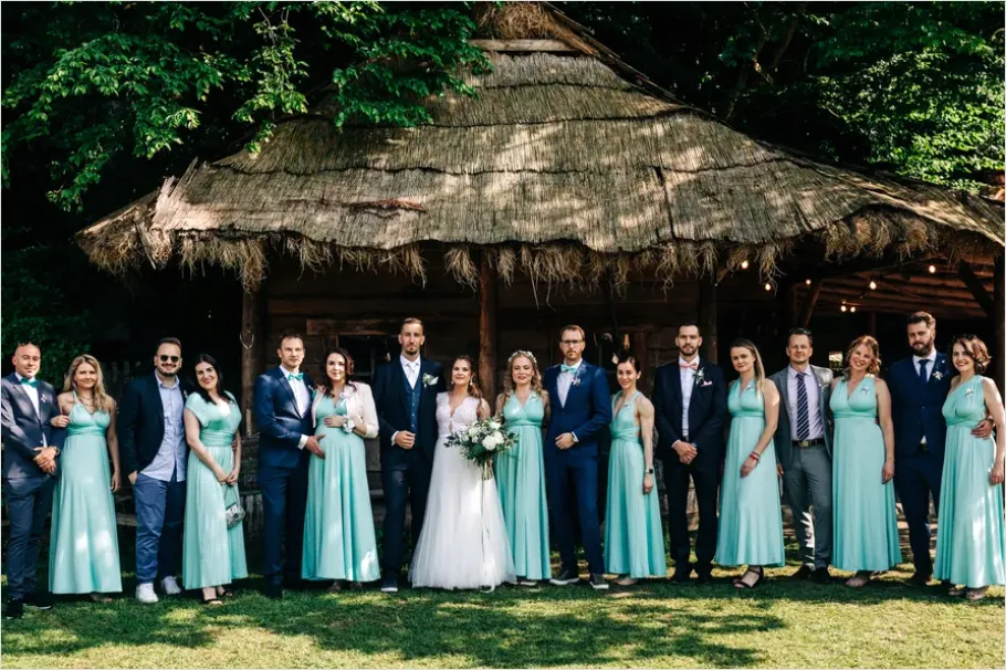 Detail Wedding Party Group Photo Outdoors Number 16