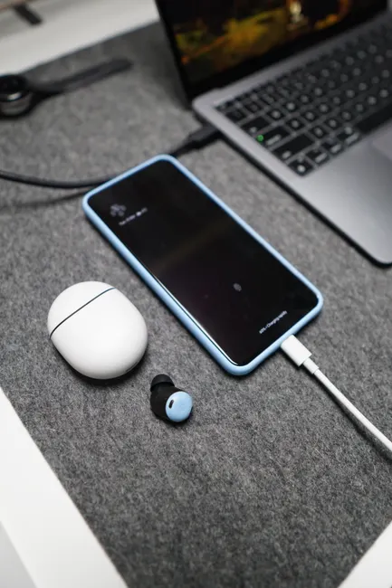Detail Wireless Charging Pad Phone On Desk Number 12