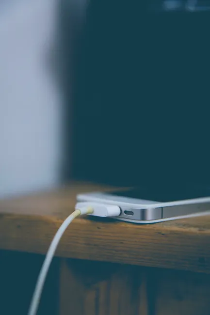 Detail Wireless Charging Pad Phone On Desk Number 15