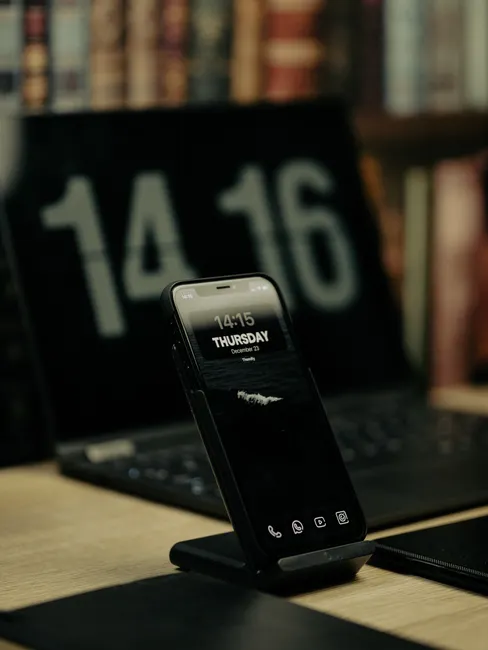 Detail Wireless Charging Pad Phone On Desk Number 9
