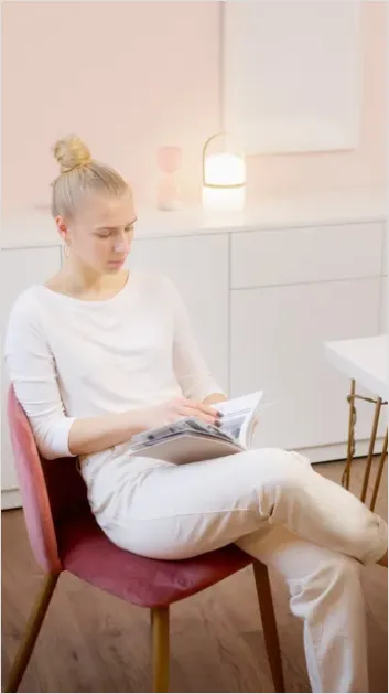 Detail Woman Reading Book Cozy Chair Number 2