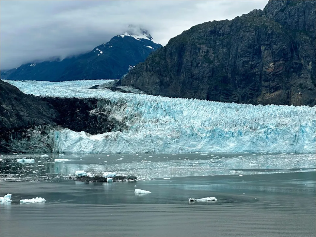 Detail Alaska Glacier Cruise Scenic View Number 2